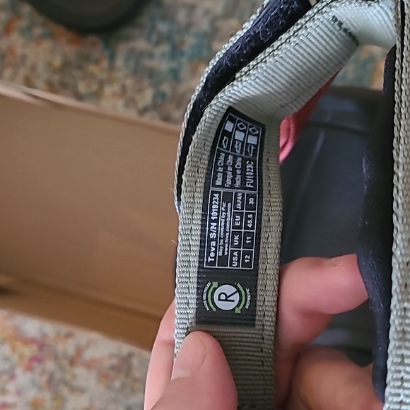 NIB Teva tri color men's size 12 hiking sandals - Picture 5 of 5